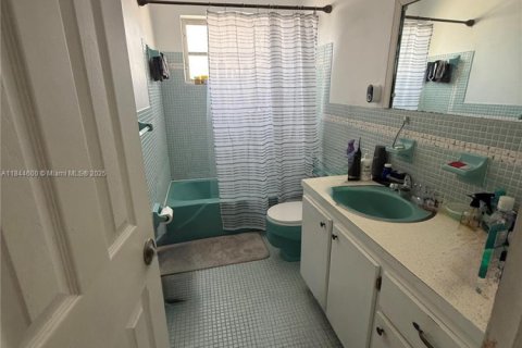 Condominio en venta en Hallandale Beach, Florida, 2 dormitorios, 92.9 m2 № 1892563 - foto 26