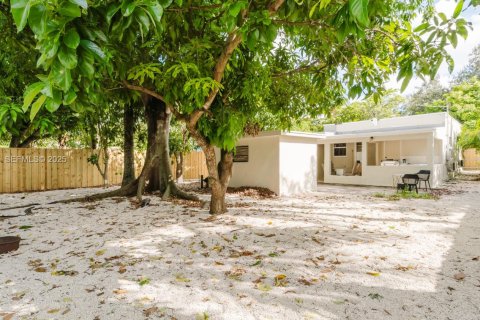 Casa en venta en North Miami, Florida, 3 dormitorios, 142.98 m2 № 1983950 - foto 7