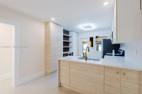 Casa en venta en North Miami, Florida, 3 dormitorios, 142.98 m2 № 1983950 - foto 16