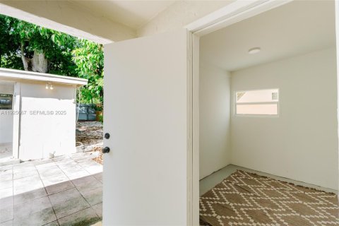 Casa en venta en North Miami, Florida, 3 dormitorios, 142.98 m2 № 1983950 - foto 25