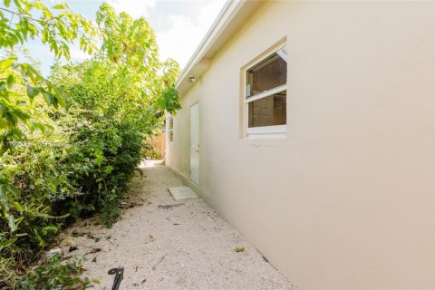 Casa en venta en North Miami, Florida, 3 dormitorios, 142.98 m2 № 1983950 - foto 21