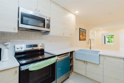 Casa en venta en North Miami, Florida, 3 dormitorios, 142.98 m2 № 1983950 - foto 14