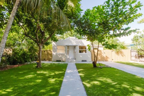 Casa en venta en North Miami, Florida, 3 dormitorios, 142.98 m2 № 1983950 - foto 2