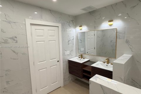 Casa en venta en North Miami, Florida, 3 dormitorios, 142.98 m2 № 1983950 - foto 8