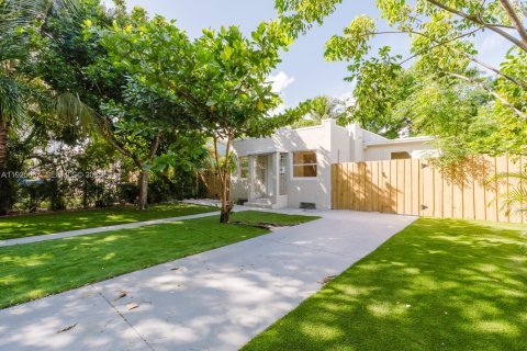 Casa en venta en North Miami, Florida, 3 dormitorios, 142.98 m2 № 1983950 - foto 3