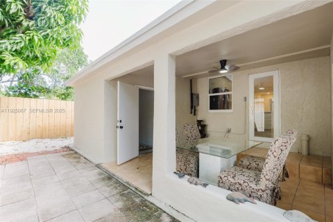 Casa en venta en North Miami, Florida, 3 dormitorios, 142.98 m2 № 1983950 - foto 24