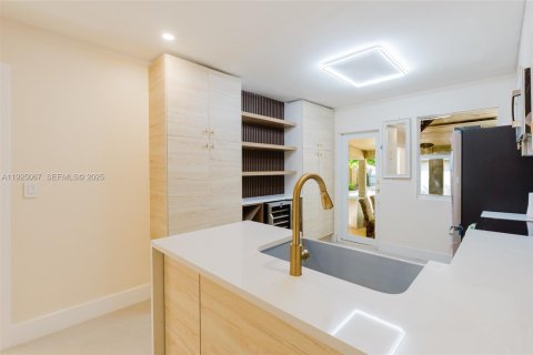 Casa en venta en North Miami, Florida, 3 dormitorios, 142.98 m2 № 1983950 - foto 12