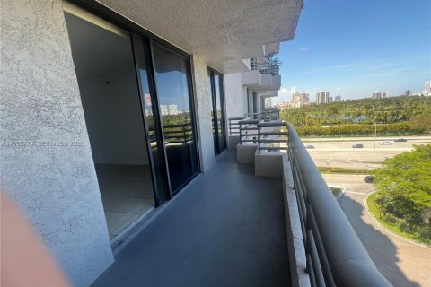 Снять в аренду квартиру в Авентура, Флорида 2 спальни, 102.56м2, № 2055600 - фото 2