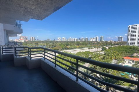 Снять в аренду квартиру в Авентура, Флорида 2 спальни, 102.56м2, № 2055600 - фото 1