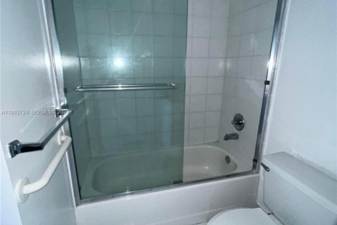 Снять в аренду квартиру в Авентура, Флорида 2 спальни, 102.56м2, № 2055600 - фото 17