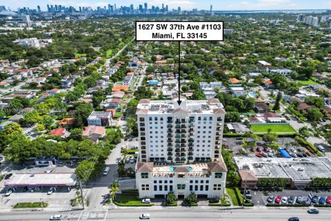 Condominio en Miami, Florida, 2 dormitorios  № 2013003