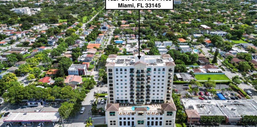 Condominio en Miami, Florida, 2 dormitorios  № 2013003