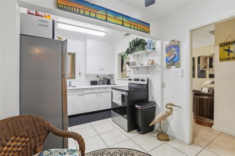 Купить коммерческую недвижимость в Сент-Питерсберг, Флорида 1 спальня, 118.91м2, № 1905232 - фото 13