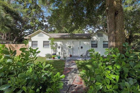 Купить коммерческую недвижимость в Сент-Питерсберг, Флорида 1 спальня, 118.91м2, № 1905232 - фото 2