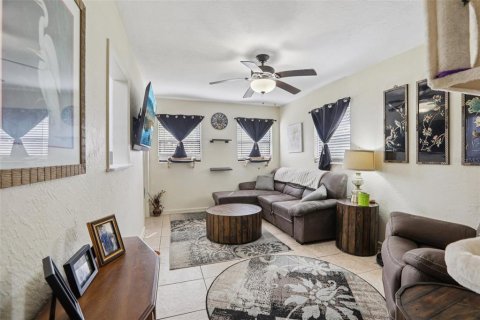 Купить коммерческую недвижимость в Сент-Питерсберг, Флорида 1 спальня, 118.91м2, № 1905232 - фото 8