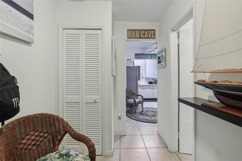 Купить коммерческую недвижимость в Сент-Питерсберг, Флорида 1 спальня, 118.91м2, № 1905232 - фото 6