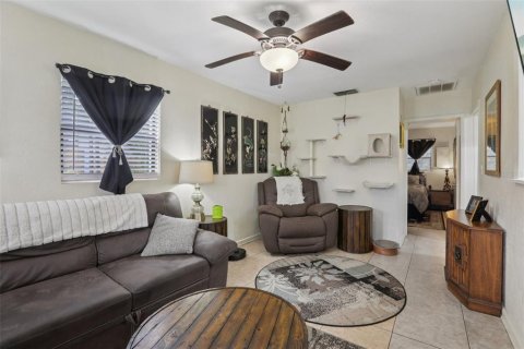 Купить коммерческую недвижимость в Сент-Питерсберг, Флорида 1 спальня, 118.91м2, № 1905232 - фото 7