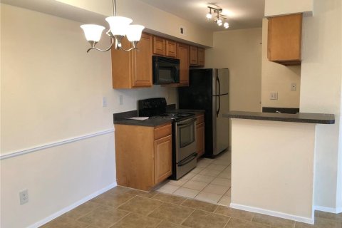 Condo in Saint Petersburg, Florida, 2 bedrooms  № 1880749 - photo 9
