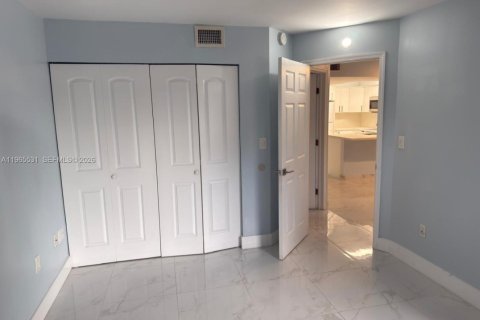 Copropriété à louer à Miami, Floride: 2 chambres, 76.92 m2 № 2027068 - photo 12
