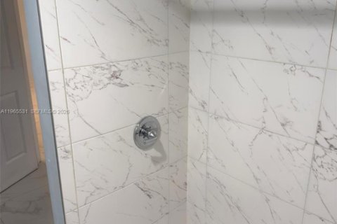 Copropriété à louer à Miami, Floride: 2 chambres, 76.92 m2 № 2027068 - photo 13