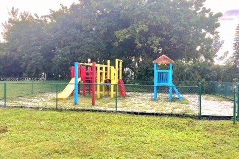 Copropriété à louer à Miami, Floride: 2 chambres, 76.92 m2 № 2027068 - photo 24