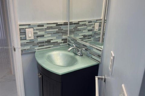 Copropriété à louer à Miami, Floride: 2 chambres, 76.92 m2 № 2027068 - photo 14