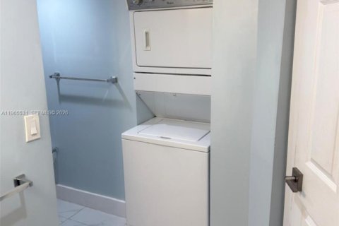 Copropriété à louer à Miami, Floride: 2 chambres, 76.92 m2 № 2027068 - photo 17