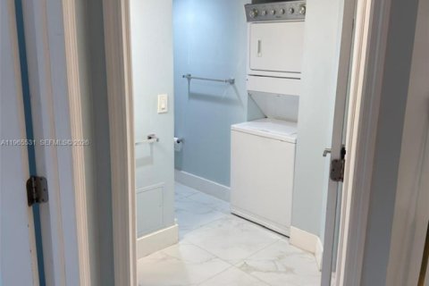 Copropriété à louer à Miami, Floride: 2 chambres, 76.92 m2 № 2027068 - photo 19