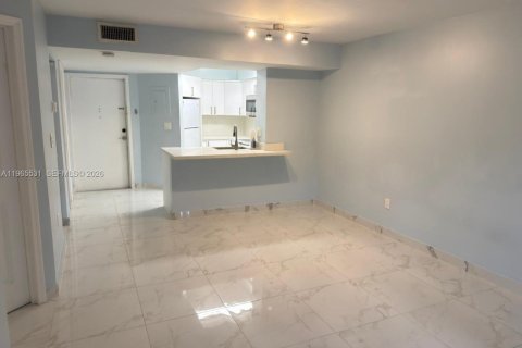Copropriété à louer à Miami, Floride: 2 chambres, 76.92 m2 № 2027068 - photo 6