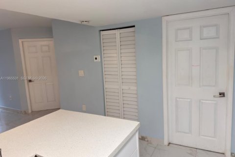 Copropriété à louer à Miami, Floride: 2 chambres, 76.92 m2 № 2027068 - photo 10