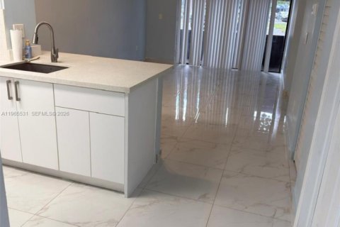 Copropriété à louer à Miami, Floride: 2 chambres, 76.92 m2 № 2027068 - photo 8