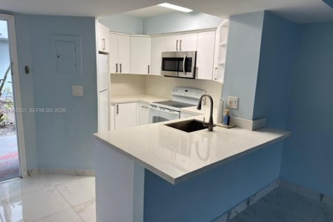 Copropriété à louer à Miami, Floride: 2 chambres, 76.92 m2 № 2027068 - photo 4