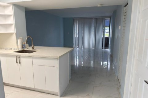 Copropriété à louer à Miami, Floride: 2 chambres, 76.92 m2 № 2027068 - photo 5