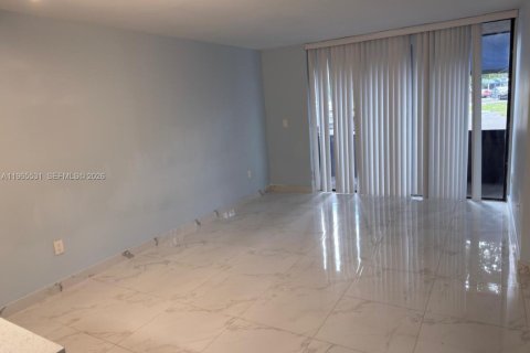 Copropriété à louer à Miami, Floride: 2 chambres, 76.92 m2 № 2027068 - photo 7