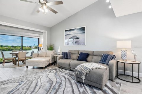 Condo in Sarasota, Florida, 2 bedrooms  № 1855495 - photo 11