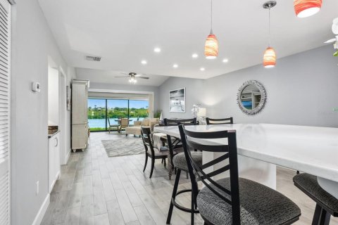 Condo in Sarasota, Florida, 2 bedrooms  № 1855495 - photo 6