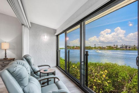 Condo in Sarasota, Florida, 2 bedrooms  № 1855495 - photo 23
