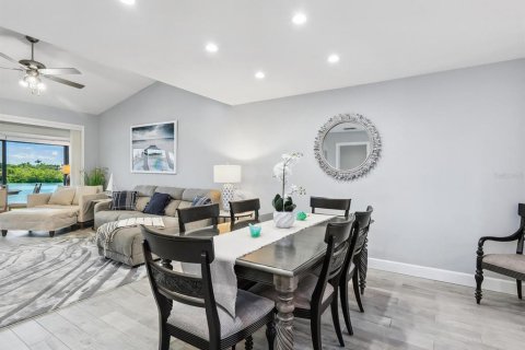 Condo in Sarasota, Florida, 2 bedrooms  № 1855495 - photo 15