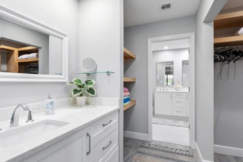 Condo in Sarasota, Florida, 2 bedrooms  № 1855495 - photo 25
