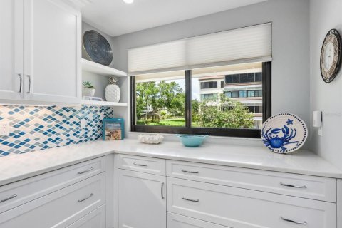 Condo in Sarasota, Florida, 2 bedrooms  № 1855495 - photo 18