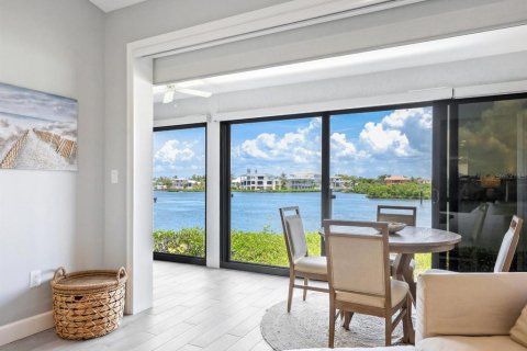 Condo in Sarasota, Florida, 2 bedrooms  № 1855495 - photo 12