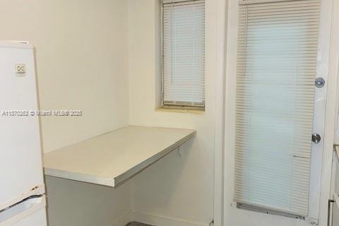 Condo in Miami Beach, Florida  № 1921174 - photo 2