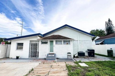 House in Tampa, Florida 3 bedrooms, 166.95 sq.m. № 2158048 - photo 13