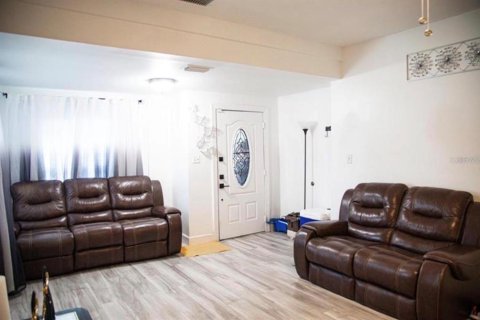 House in Tampa, Florida 3 bedrooms, 166.95 sq.m. № 2158048 - photo 18