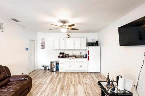 House in Tampa, Florida 3 bedrooms, 166.95 sq.m. № 2158048 - photo 15