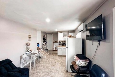 House in Tampa, Florida 3 bedrooms, 166.95 sq.m. № 2158048 - photo 8