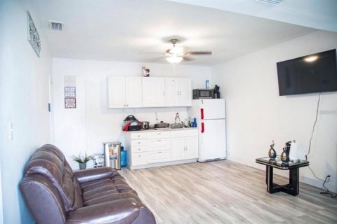 House in Tampa, Florida 3 bedrooms, 166.95 sq.m. № 2158048 - photo 17