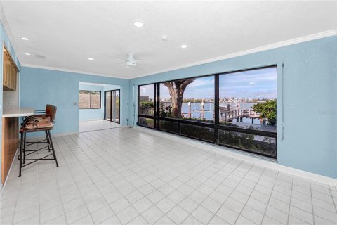 House in Indian Rocks Beach, Florida 5 bedrooms, 256.87 sq.m. № 2393649 - photo 8