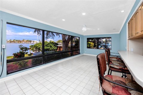 House in Indian Rocks Beach, Florida 5 bedrooms, 256.87 sq.m. № 2393649 - photo 11