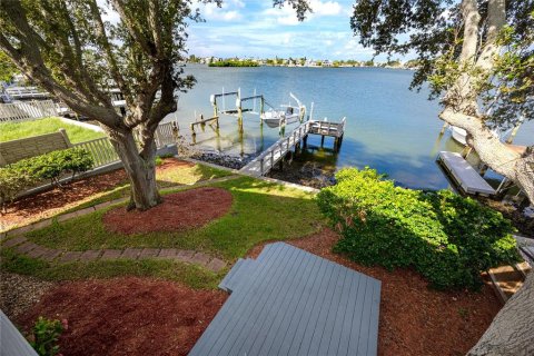 House in Indian Rocks Beach, Florida 5 bedrooms, 256.87 sq.m. № 2393649 - photo 5